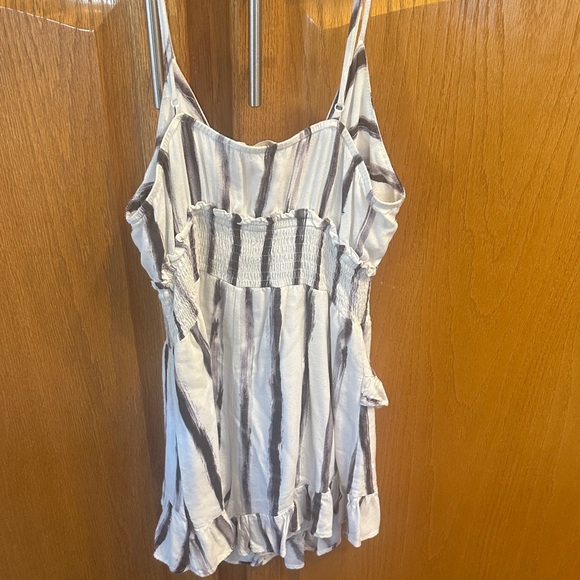 Striped Ruffle Romper Size Small - Picture 4 of 4